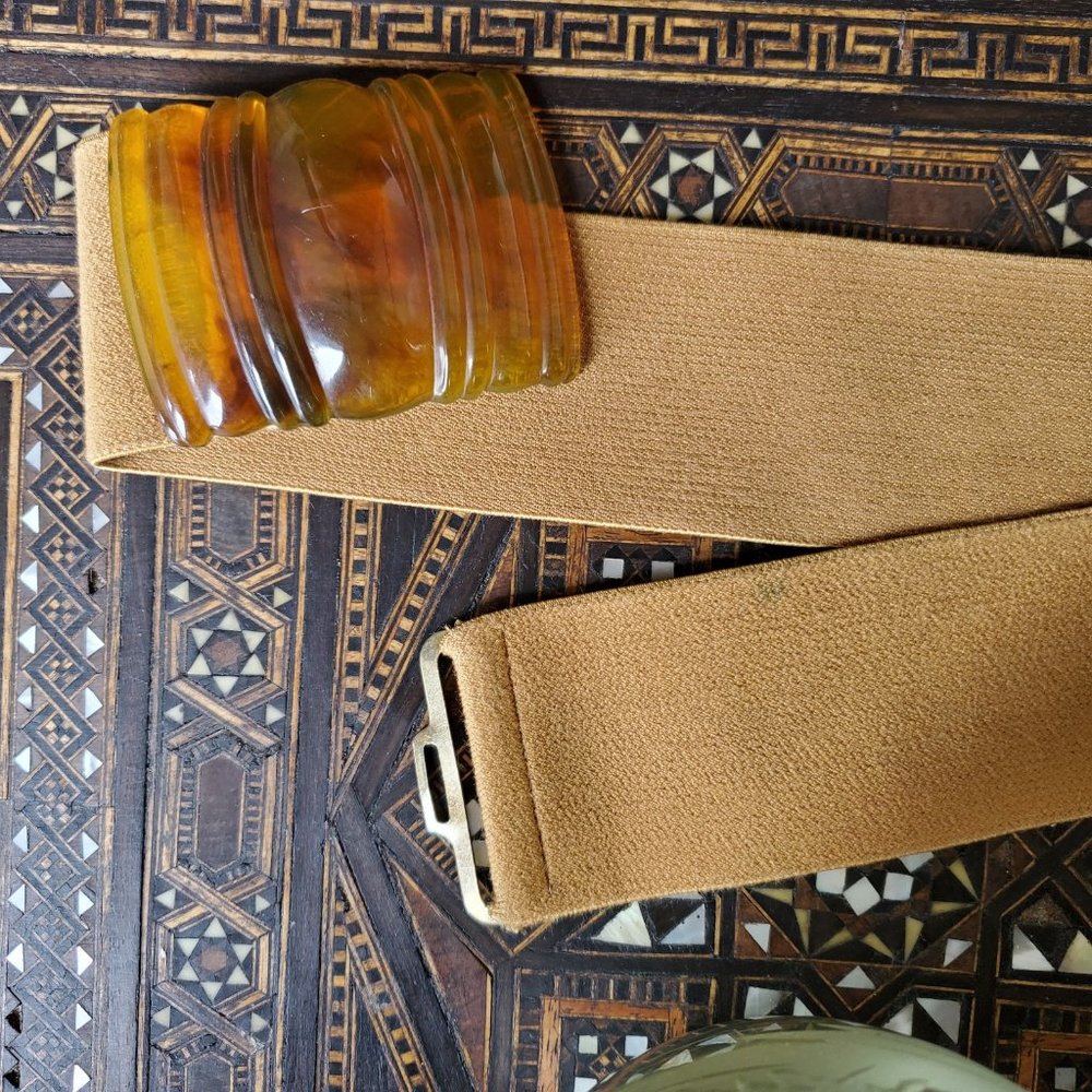 Lovely big stretch tan belt w/ faux amber buckle
